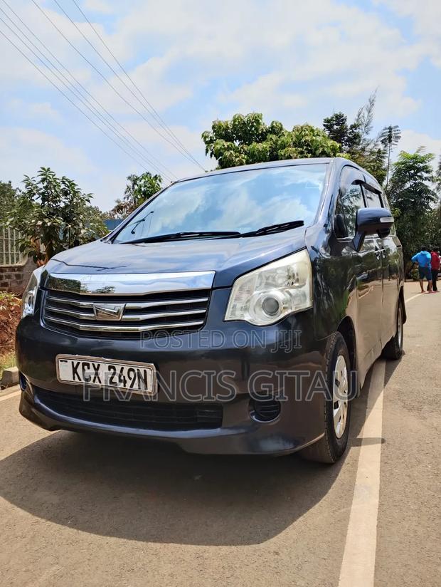 Toyota Noah 2012 Gray