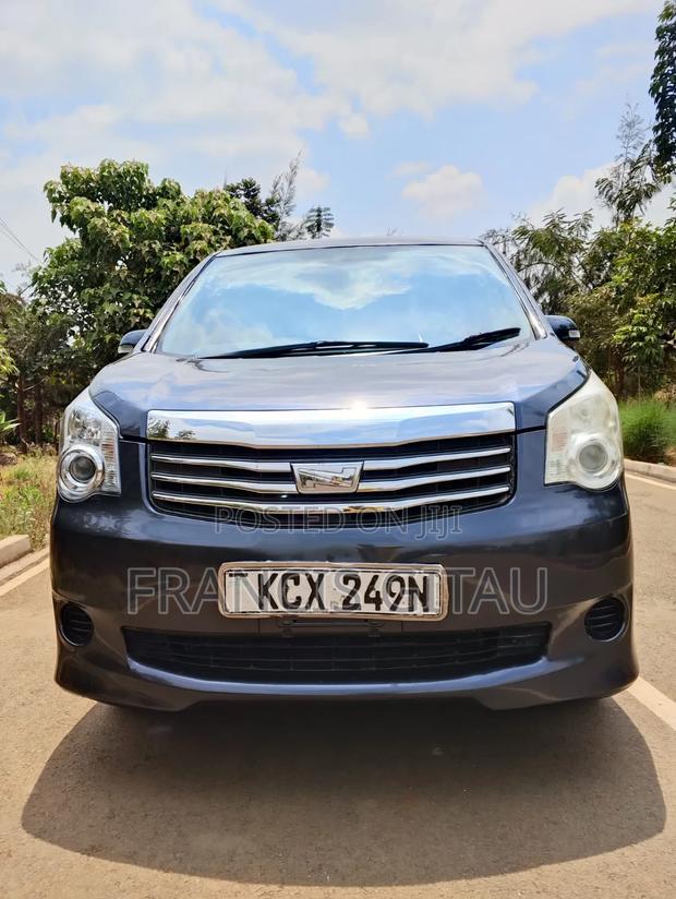 Toyota Noah 2012 Gray