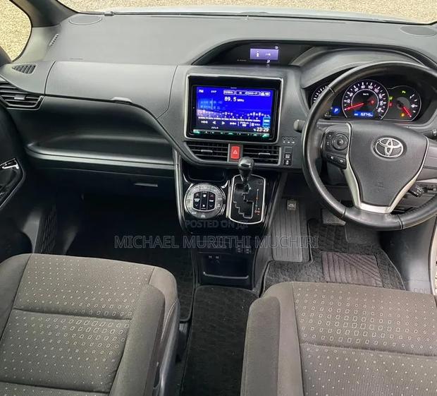 Toyota Noah 2020 Silver