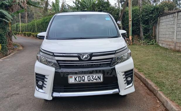 Toyota Voxy 2017 White