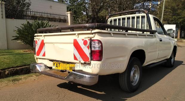 Toyota Hilux 2007 Beige