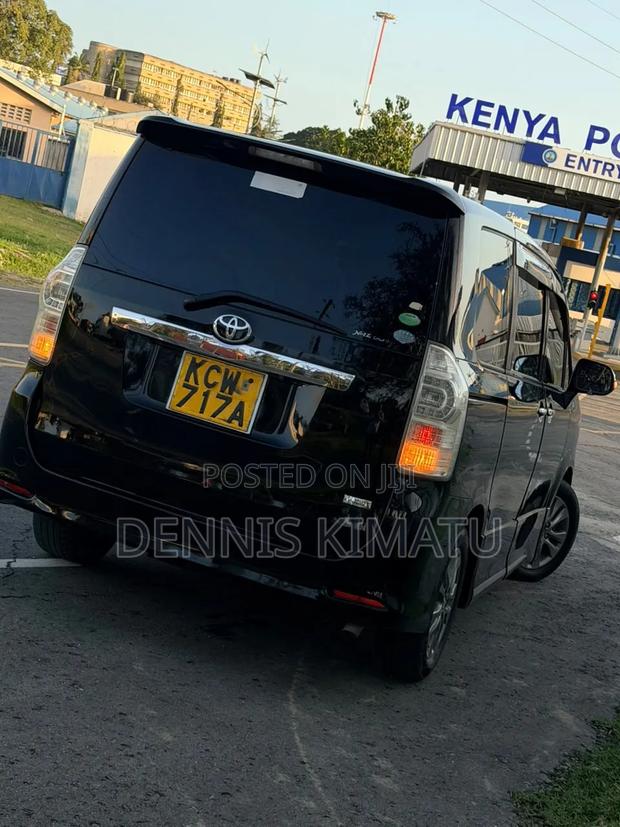 Toyota Voxy 2013 Black