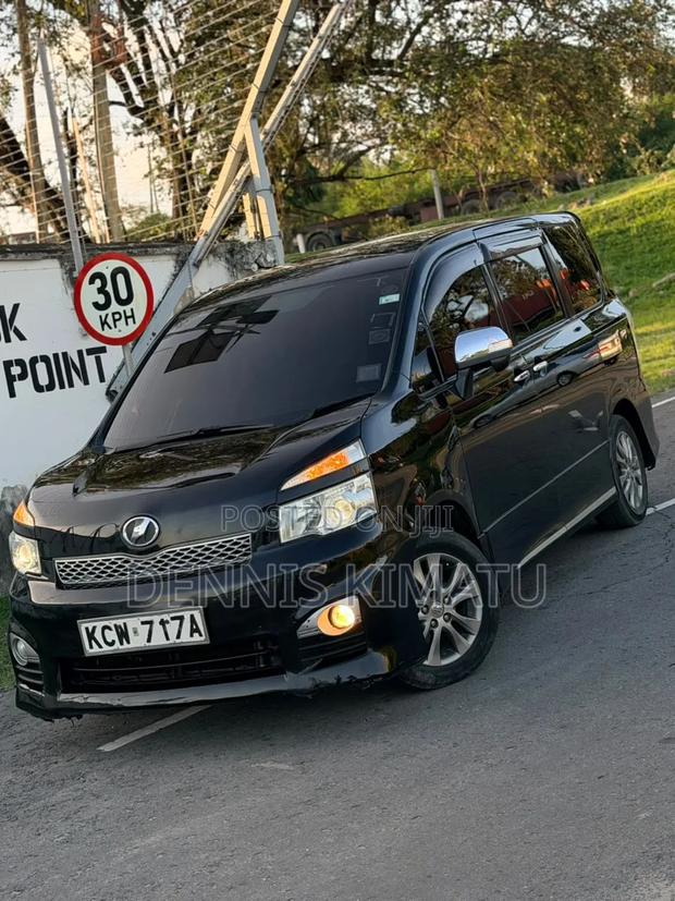 Toyota Voxy 2013 Black