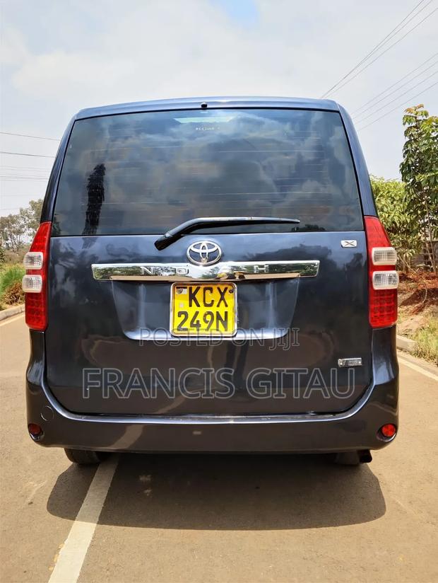 Toyota Noah 2012 Gray