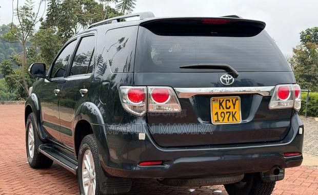 Toyota Fortuner 2013 Black
