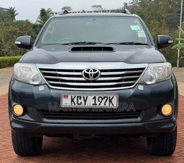 Toyota Fortuner 2013 Black