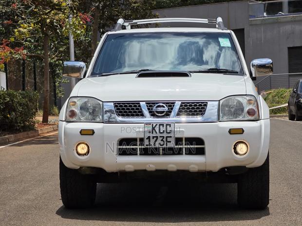 Nissan Hardbody 2014 White