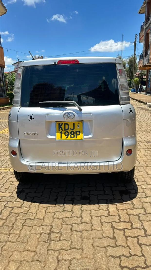 Toyota Sienta 1.5 FWD 2015 Silver