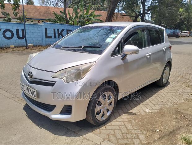 Toyota Ractis 2010 Silver