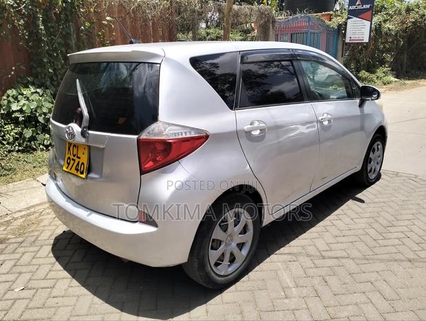 Toyota Ractis 2010 Silver