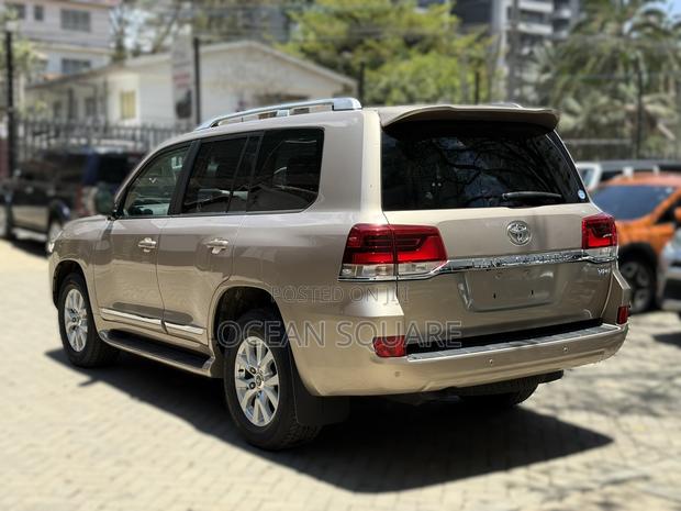 Toyota Land Cruiser 2017 Beige