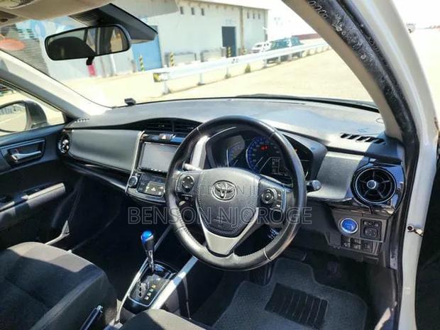 Toyota Corolla Fielder 1.5 Hybrid FWD 2019 White