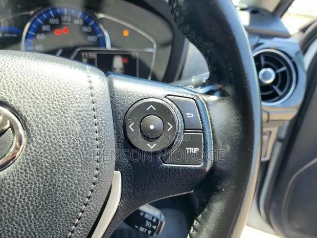 Toyota Corolla Fielder 1.5 Hybrid FWD 2019 White