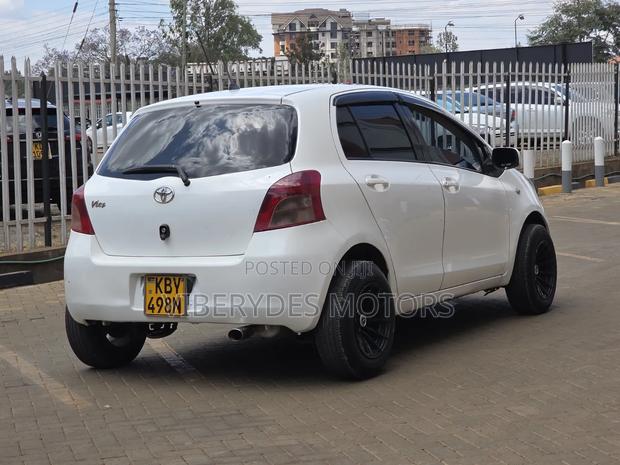 Toyota Vitz 2006 White