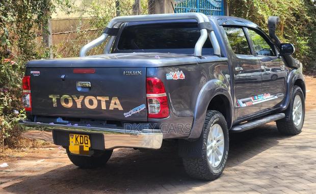 Toyota Hilux 2015 Gray
