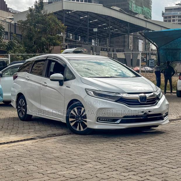 Honda Fit Shuttle 1.5 Hybrid 2WD 2019 White