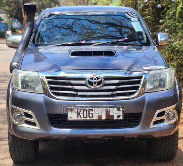 Toyota Hilux 2015 Gray