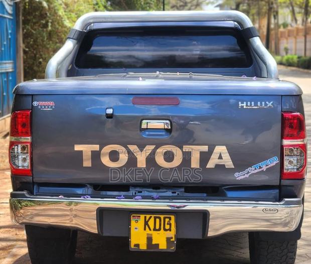 Toyota Hilux 2015 Gray