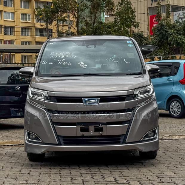 Toyota Noah 1.8 FWD Hybrid (7 seater) 2019 Brown