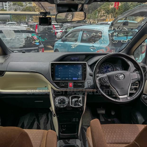 Toyota Noah 1.8 FWD Hybrid (7 seater) 2019 Brown