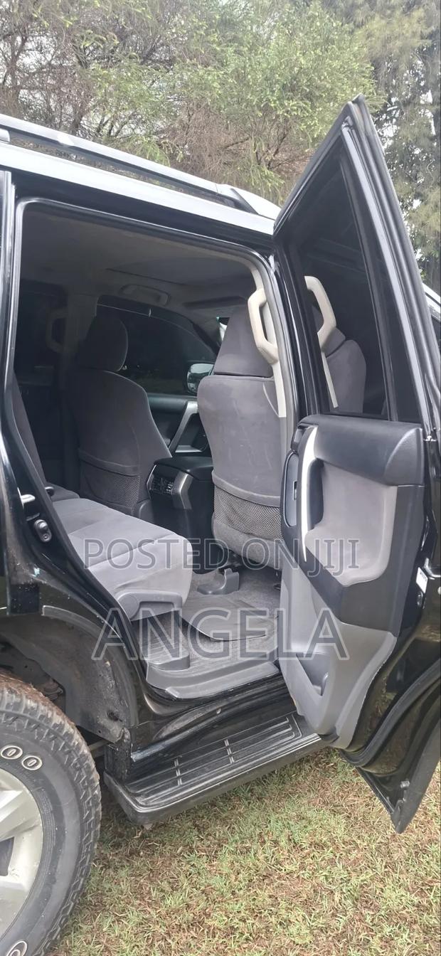 Toyota Land Cruiser 2011 Black