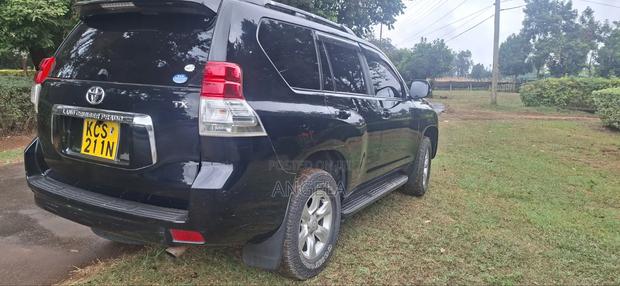 Toyota Land Cruiser 2011 Black