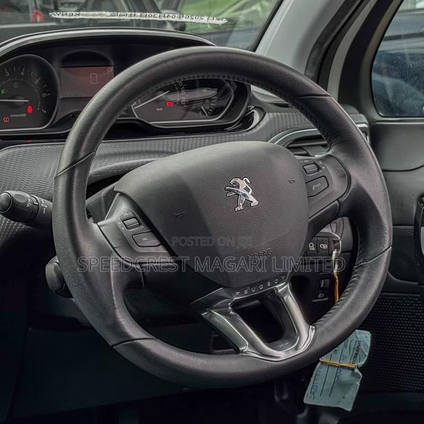 Peugeot 208 2019 White