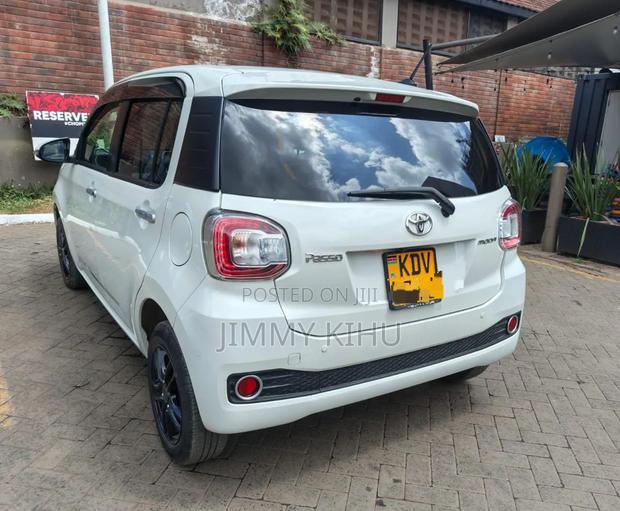 Toyota Passo 1.0 FWD 2018 White