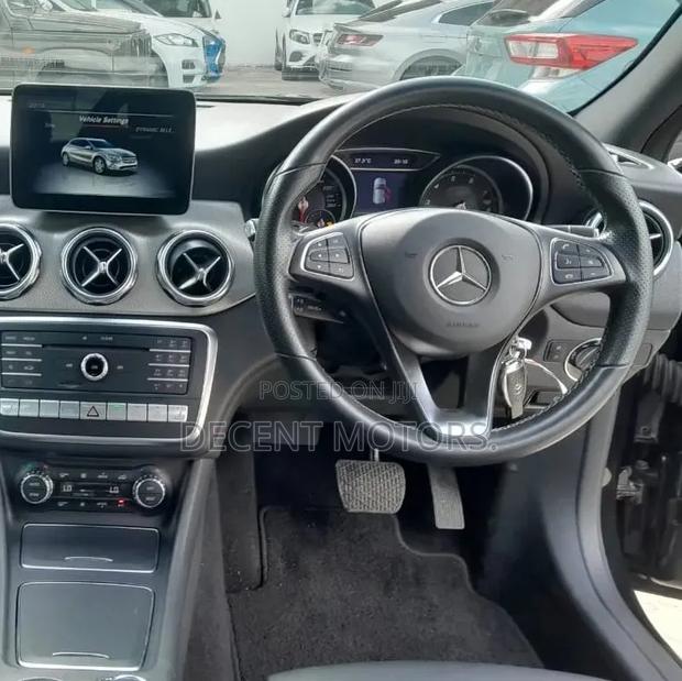 Mercedes-Benz GLA-Class 2019 Black