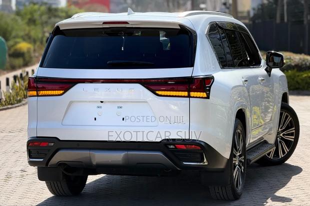 Lexus LX 600 2022 White