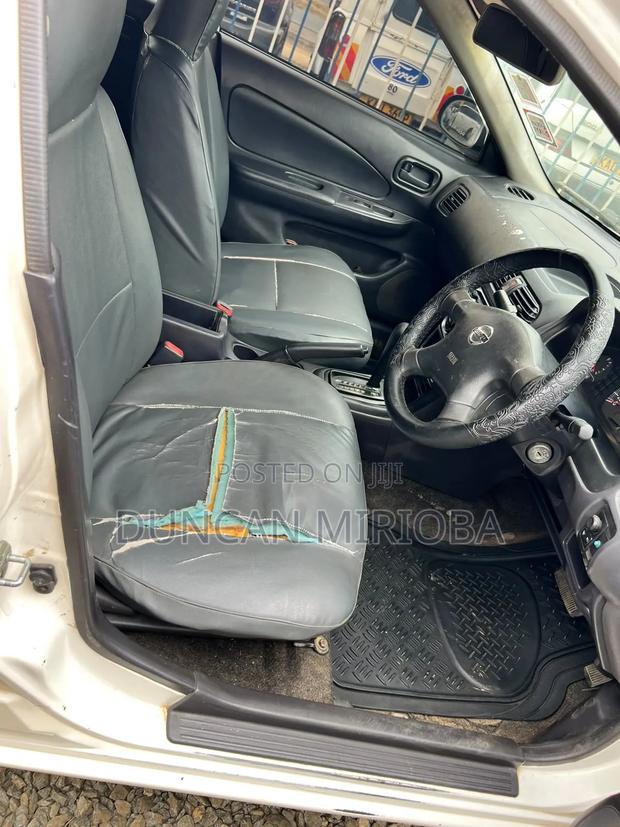 Nissan Advan 2004 White