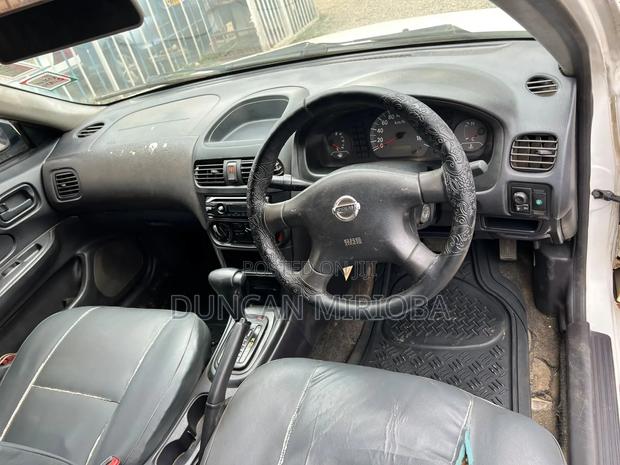 Nissan Advan 2004 White