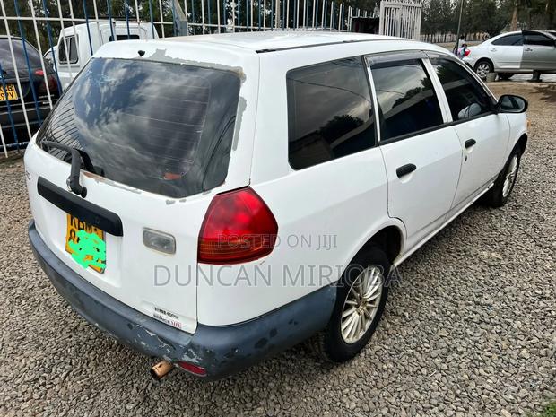 Nissan Advan 2004 White