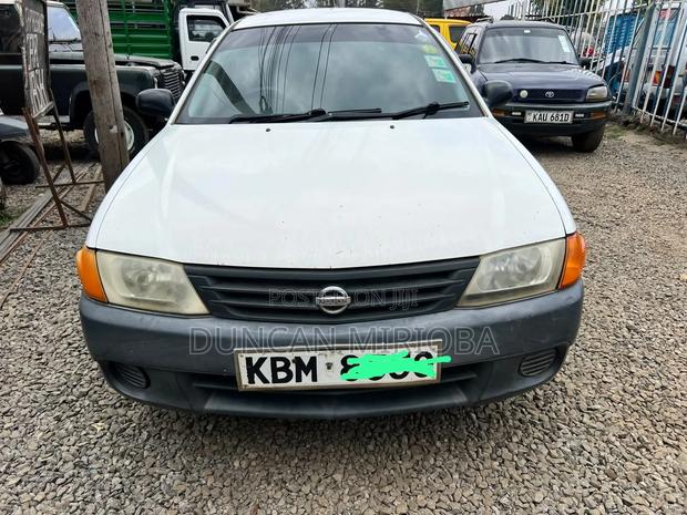 Nissan Advan 2004 White