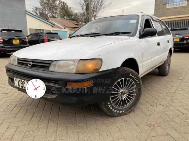 Toyota Corolla 1999 White