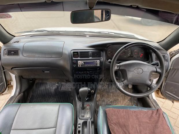 Toyota Corolla 1999 White