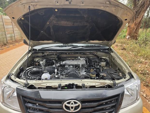 Toyota Hilux 2015 Gold