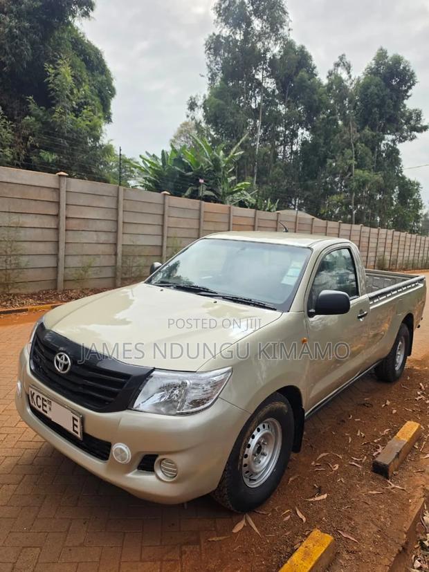 Toyota Hilux 2015 Gold