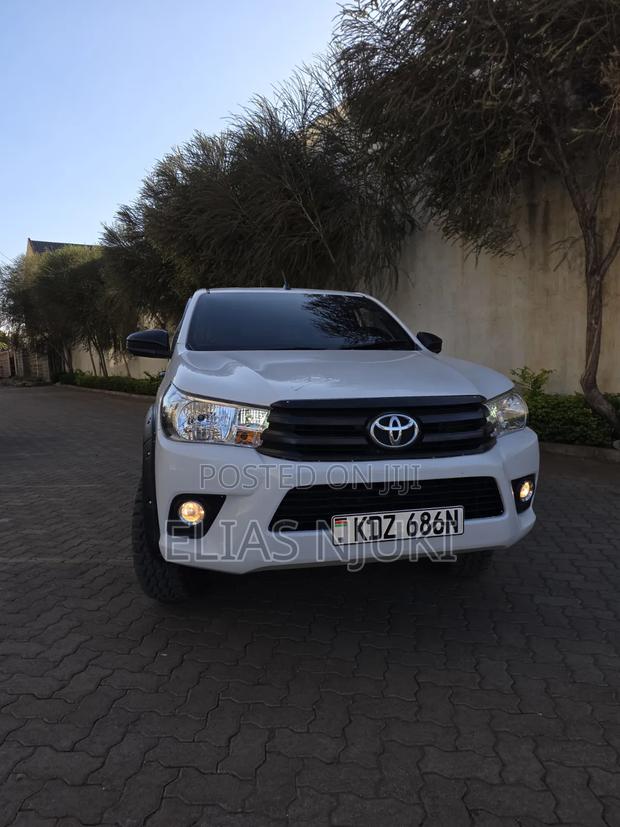 Toyota Hilux 2019 White