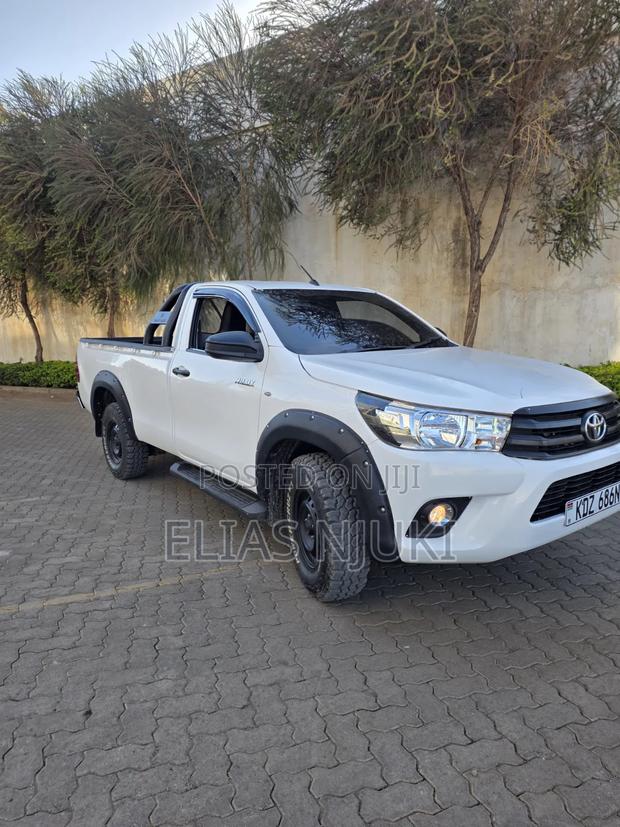 Toyota Hilux 2019 White