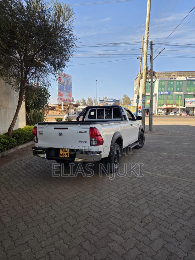 Toyota Hilux 2019 White