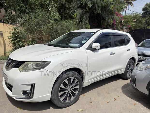 Nissan X-Trail 2.0 Petrol AWD 2017 White