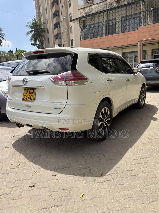 Nissan X-Trail 2.0 Petrol AWD 2017 White