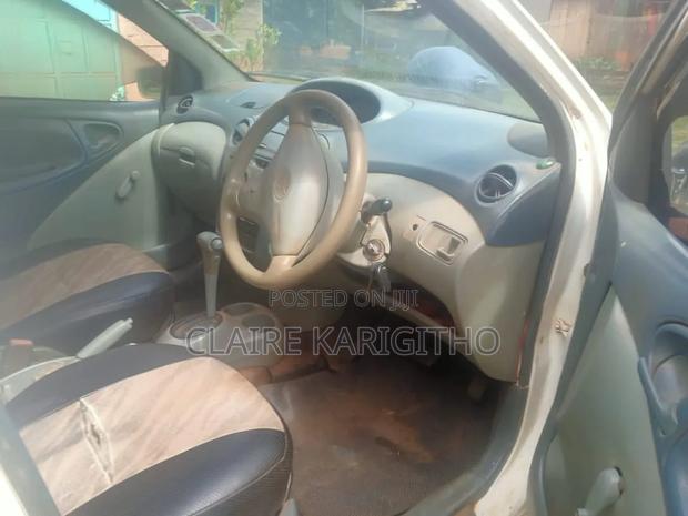 Toyota Vitz 1.0 FWD 5dr 2005 White