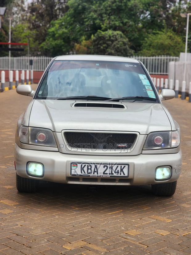 Subaru Forester 2.0 S 2000 Gold