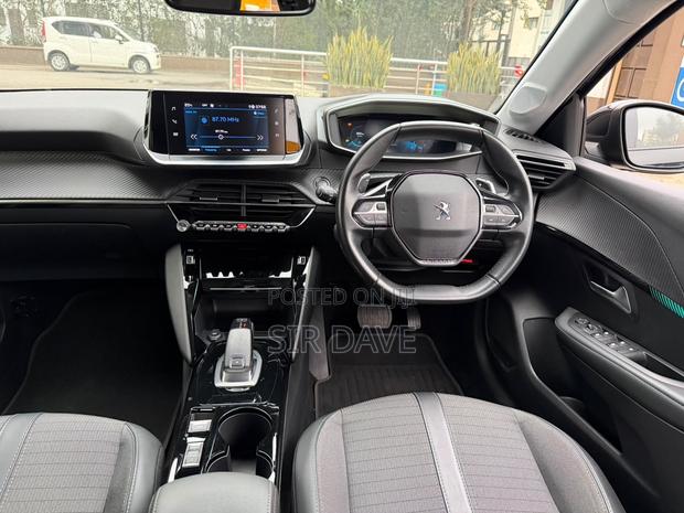 Peugeot 208 2021 Black