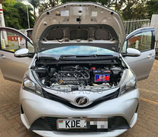 Toyota Vitz 2015 Silver