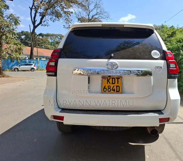 Toyota Land Cruiser Prado 2.7 i 2011 White