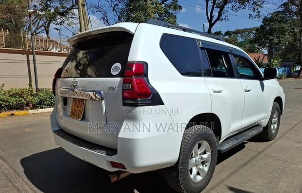 Toyota Land Cruiser Prado 2.7 i 2011 White