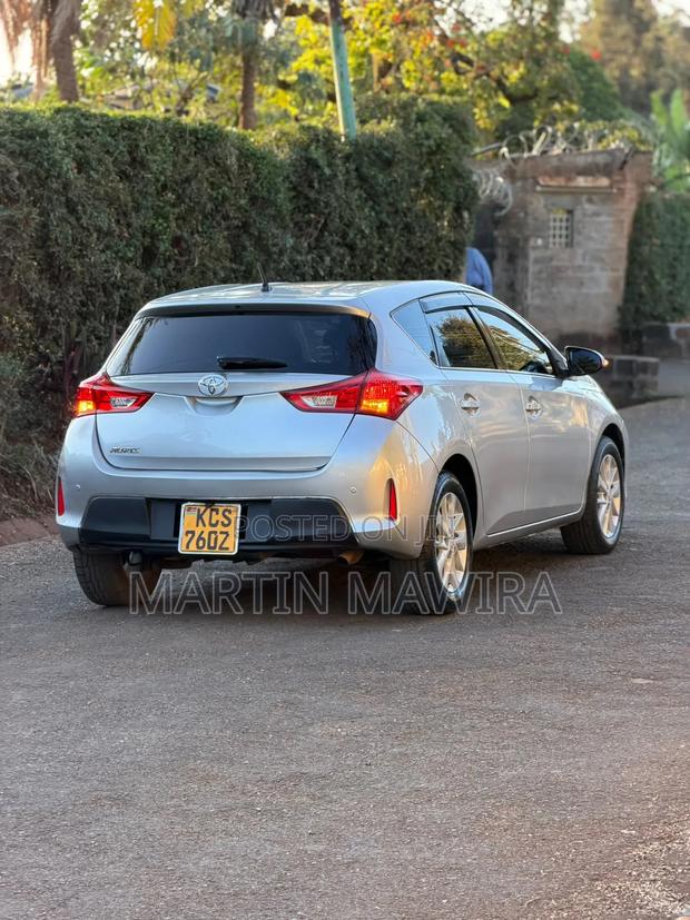 Toyota Auris 2012 Silver